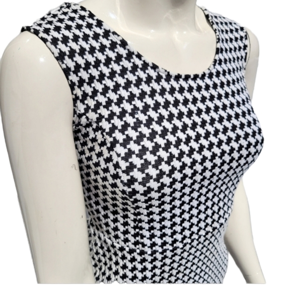 🏷️3/$15 size small sleeveless houndstooth mini dress - Picture 2 of 6